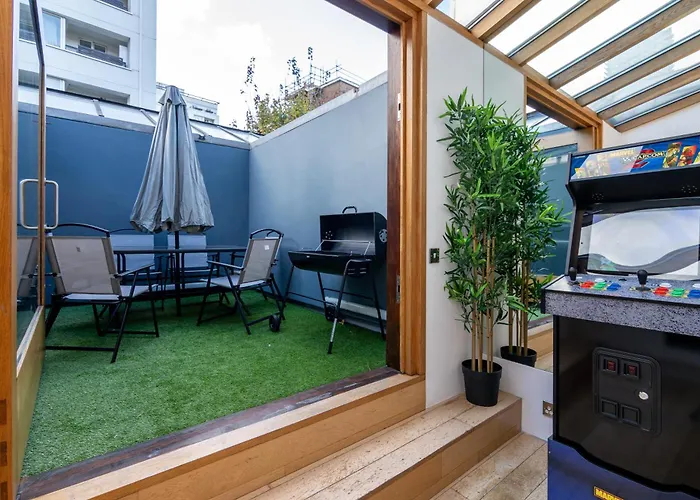 The Deluxe Barbican Duplex